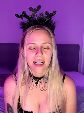 lunawolf21 online show from 10-10-25, 06:45