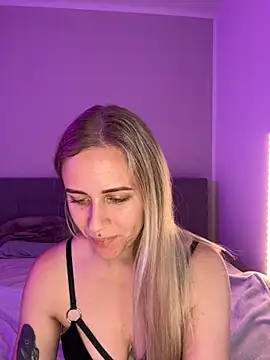 lunawolf21 online show from 10-31-25, 07:31