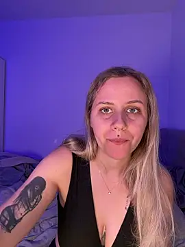 lunawolf21 online show from 03-10-26, 07:46