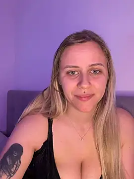 lunawolf21 online show from 03-24-26, 07:35