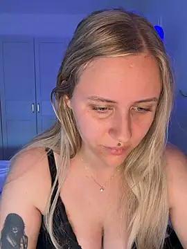 Snapshot of lunawolf21 chatting on 06-24-26, 06:45 lunawolf21 online show from 06-24-26, 06:45