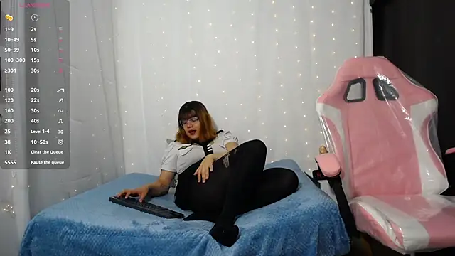 Niuk mei online show from 11-14-25, 05:44