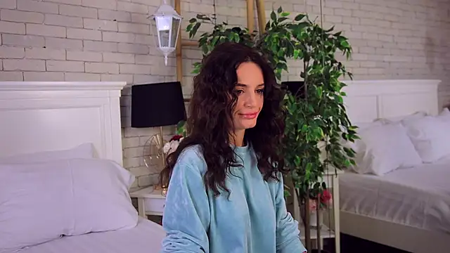 Snapshot of CarlaWhite chatting on 10-05-25, 03:49 CarlaWhite online show from 10-05-25, 03:49