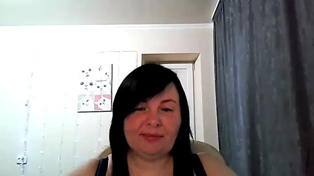 EmiliaLooo online show from 06-16-26, 04:04