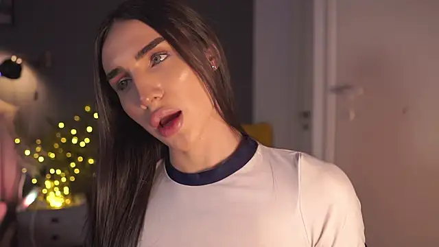 Snapshot of Kim_Oberlin_ chatting on 12-29-24, 05:01 Kim Oberlin online show from 12-29-24, 05:01