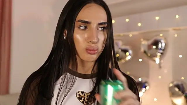 Snapshot of Kim_Oberlin_ chatting on 02-17-25, 10:51 Kim Oberlin online show from 02-17-25, 10:51