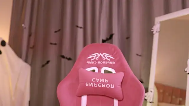 Snapshot of Kim_Oberlin_ chatting on 10-20-25, 11:32 Kim Oberlin online show from 10-20-25, 11:32