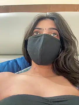 Lunaxx001 online show from 04-01-26, 08:37