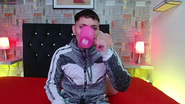 couple lovelyds online show from 01-14-25, 12:56