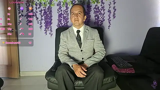 Snapshot of yazforeSolo chatting on 02-11-26, 02:33 yazforeSolo online show from 02-11-26, 02:33