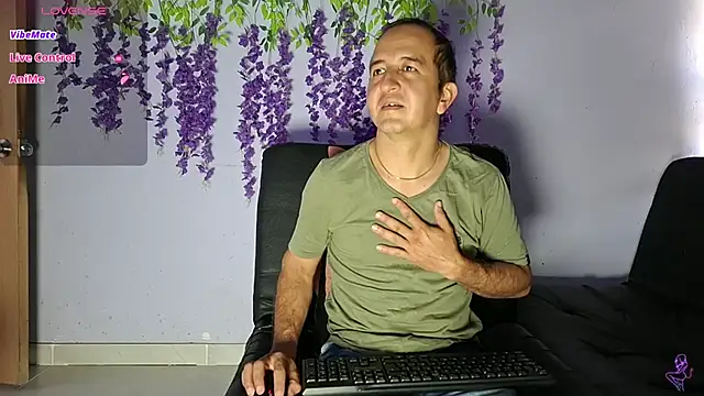 Snapshot of yazforeSolo chatting on 02-16-26, 12:34 yazforeSolo online show from 02-16-26, 12:34