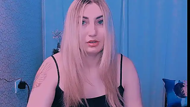 Snapshot of JaneLaJewel chatting on 12-16-25, 08:41 JaneLaJewel online show from 12-16-25, 08:41