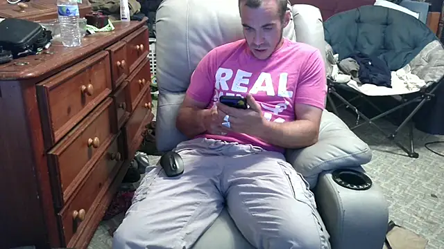 Snapshot of ScubaStevex chatting on 09-28-25, 02:39 ScubaStevex online show from 09-28-25, 02:39