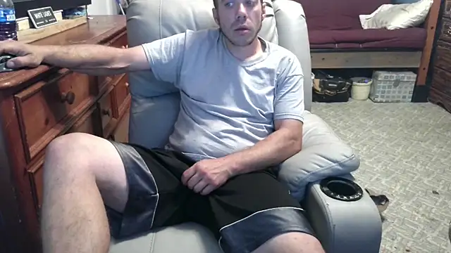 Snapshot of ScubaStevex chatting on 09-30-25, 07:13 ScubaStevex online show from 09-30-25, 07:13