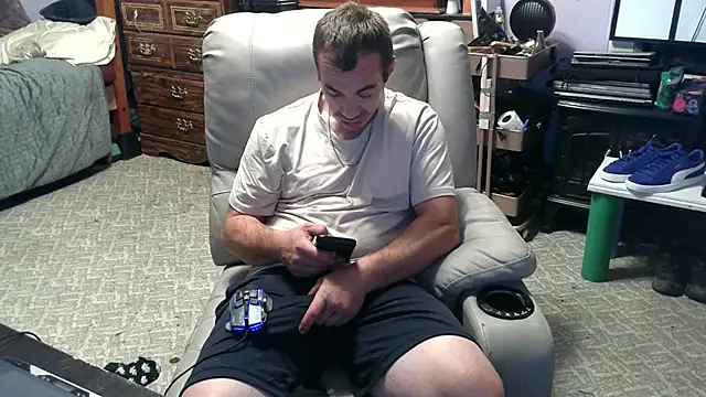 Snapshot of ScubaStevex chatting on 10-24-25, 04:53 ScubaStevex online show from 10-24-25, 04:53