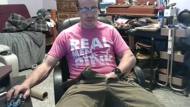 Snapshot of ScubaStevex chatting on 10-28-25, 05:48 ScubaStevex online show from 10-28-25, 05:48