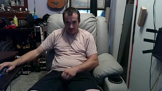 Snapshot of ScubaStevex chatting on 11-03-25, 04:30 ScubaStevex online show from 11-03-25, 04:30