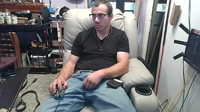 Snapshot of ScubaStevex chatting on 11-04-25, 06:07 ScubaStevex online show from 11-04-25, 06:07