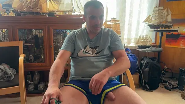 Snapshot of ScubaStevex chatting on 05-12-26, 12:13 ScubaStevex online show from 05-12-26, 12:13