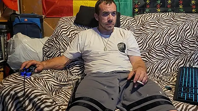 Snapshot of ScubaStevex chatting on 06-11-26, 11:08 ScubaStevex online show from 06-11-26, 11:08