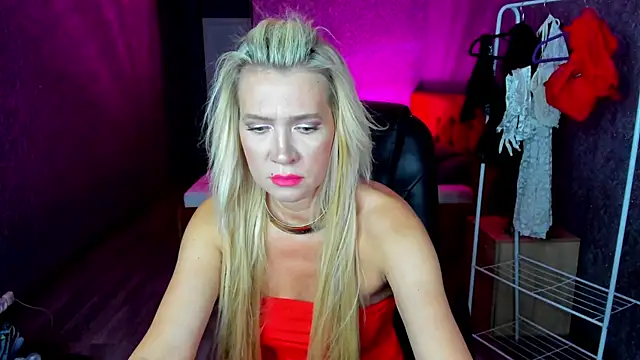 Snapshot of Luna__Lewis chatting on 12-03-24, 08:16 Luna Lewis online show from 12-03-24, 08:16