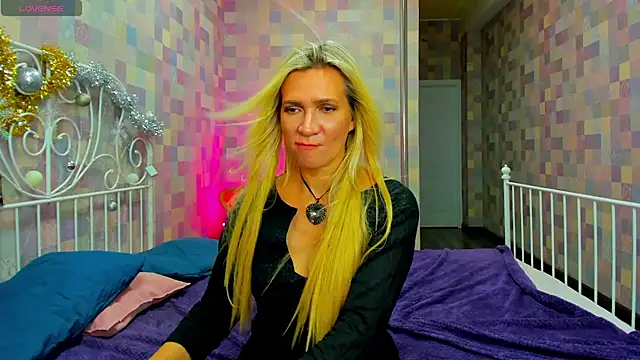 Snapshot of Luna__Lewis chatting on 01-07-25, 02:08 Luna Lewis online show from 01-07-25, 02:08
