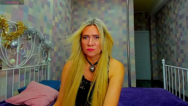Snapshot of Luna__Lewis chatting on 01-08-25, 08:06 Luna Lewis online show from 01-08-25, 08:06