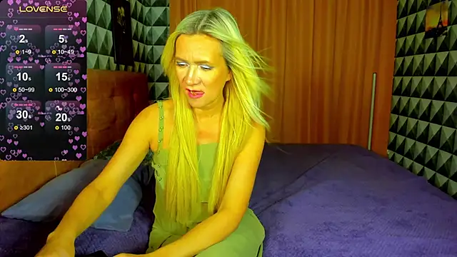 Snapshot of Luna__Lewis chatting on 01-25-25, 02:03 Luna Lewis online show from 01-25-25, 02:03