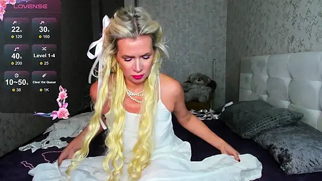 Snapshot of Luna__Lewis chatting on 01-29-25, 11:20 Luna Lewis online show from 01-29-25, 11:20