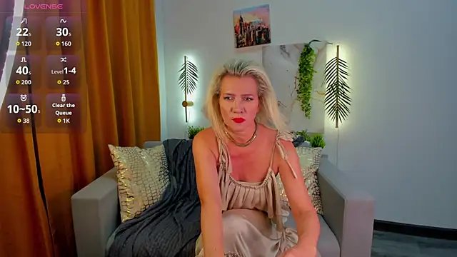 Snapshot of Luna__Lewis chatting on 09-18-25, 08:05 Luna Lewis online show from 09-18-25, 08:05