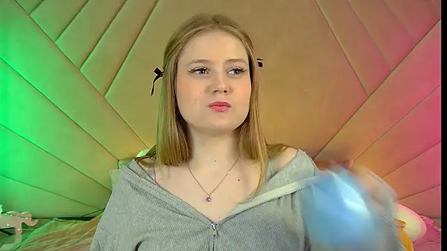 SelinSwarovski online show from 03-17-25, 01:57