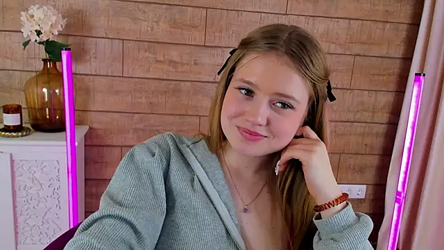 SelinSwarovski online show from 03-18-25, 03:20