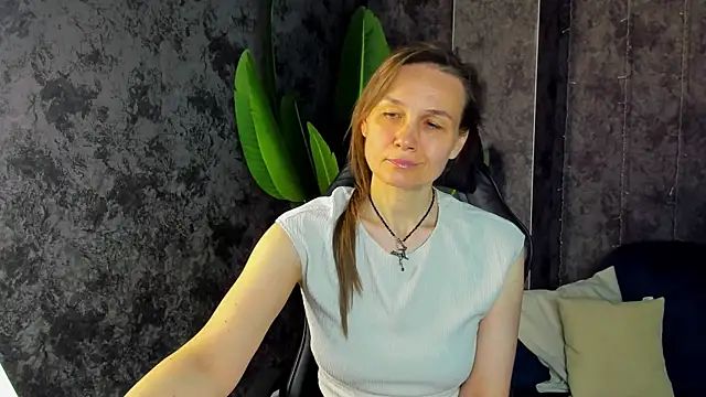 Lillian White online show from 05-06-26, 01:03