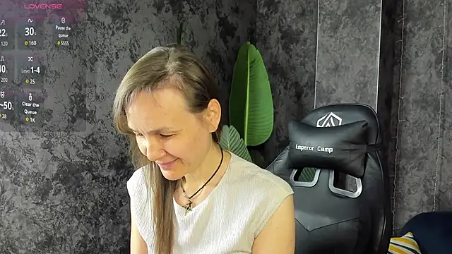 Lillian White online show from 05-11-26, 01:00