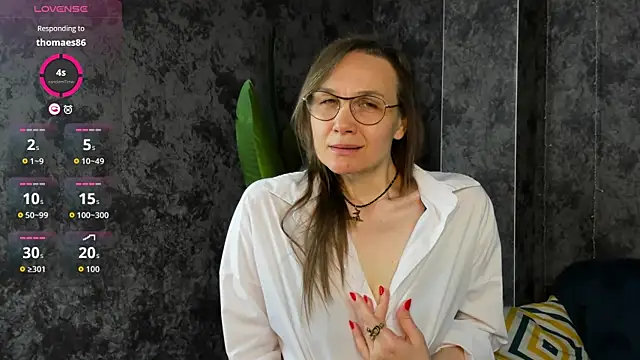 Lillian White online show from 05-13-26, 01:03