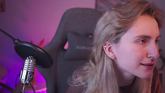 LuxRayi online show from 01-13-25, 05:55