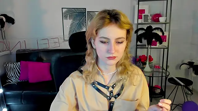 LuxRayi online show from 01-25-25, 02:58