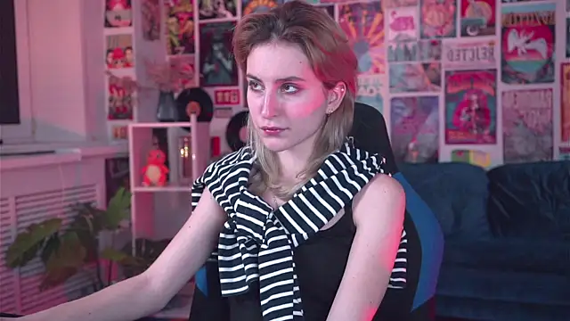 LuxRayi online show from 02-19-25, 06:00