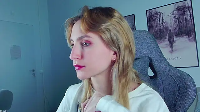 LuxRayi online show from 02-22-25, 06:08