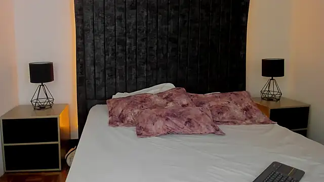 NataGarcia online show from 09-19-25, 04:40