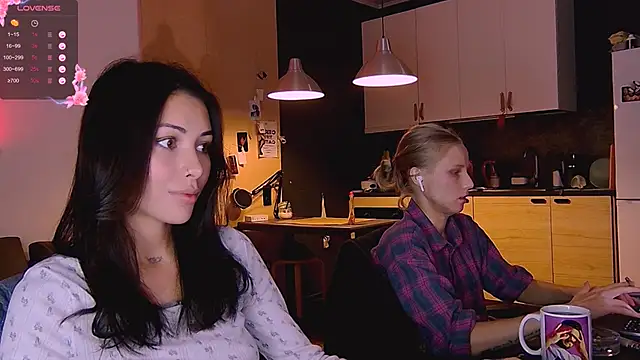 Snapshot of KatiKate chatting on 10-06-25, 04:15 KatiKate online show from 10-06-25, 04:15