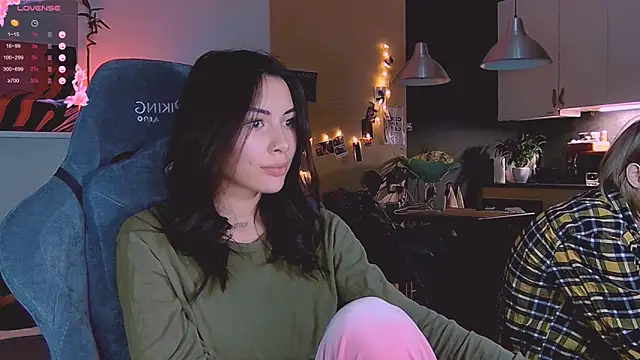 Snapshot of KatiKate chatting on 10-30-25, 07:03 KatiKate online show from 10-30-25, 07:03