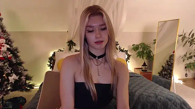 Snapshot of BattyMelody chatting on 12-13-24, 07:43 BattyMelody online show from 12-13-24, 07:43