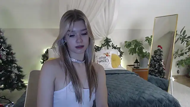 Snapshot of BattyMelody chatting on 12-18-24, 10:02 BattyMelody online show from 12-18-24, 10:02