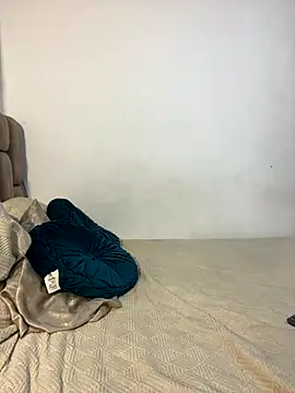 Snapshot of KloheCurvy chatting on 10-31-25, 02:07 KloheCurvy online show from 10-31-25, 02:07