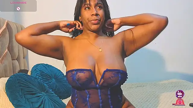 Snapshot of KloheCurvy chatting on 11-05-25, 12:16 KloheCurvy online show from 11-05-25, 12:16