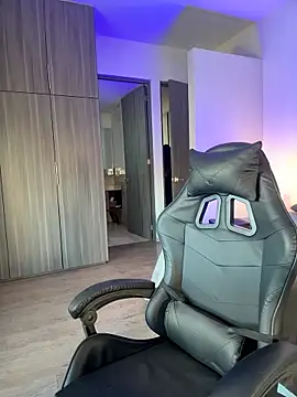 SophieRaily  online show from 11-04-25, 10:09