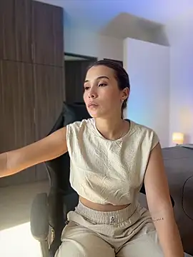 SophieRaily  online show from 11-05-25, 04:40