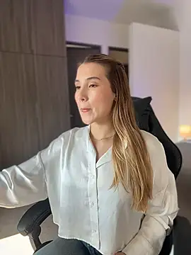 SophieRaily  online show from 01-16-26, 05:06