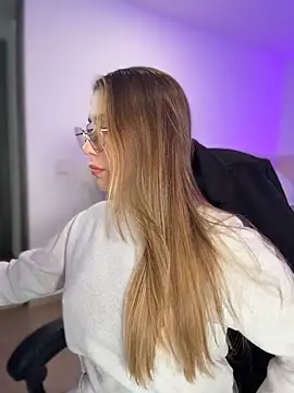 Snapshot of SophieRaily_ chatting on 02-25-26, 10:08 SophieRaily online show from 02-25-26, 10:08